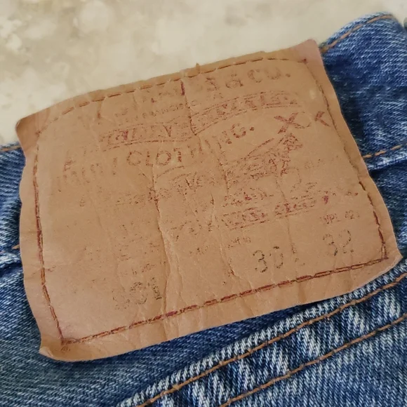 ❤ VINTAGE | 90s Levi's 501 Button Fly Jeans Medium Wash - Picture 12 of 12